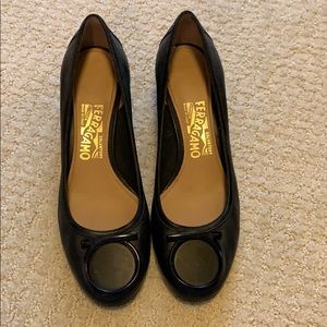 Heel pumps